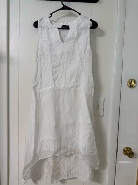 Bella Amore White High-Low Sleeveless Linen Dress